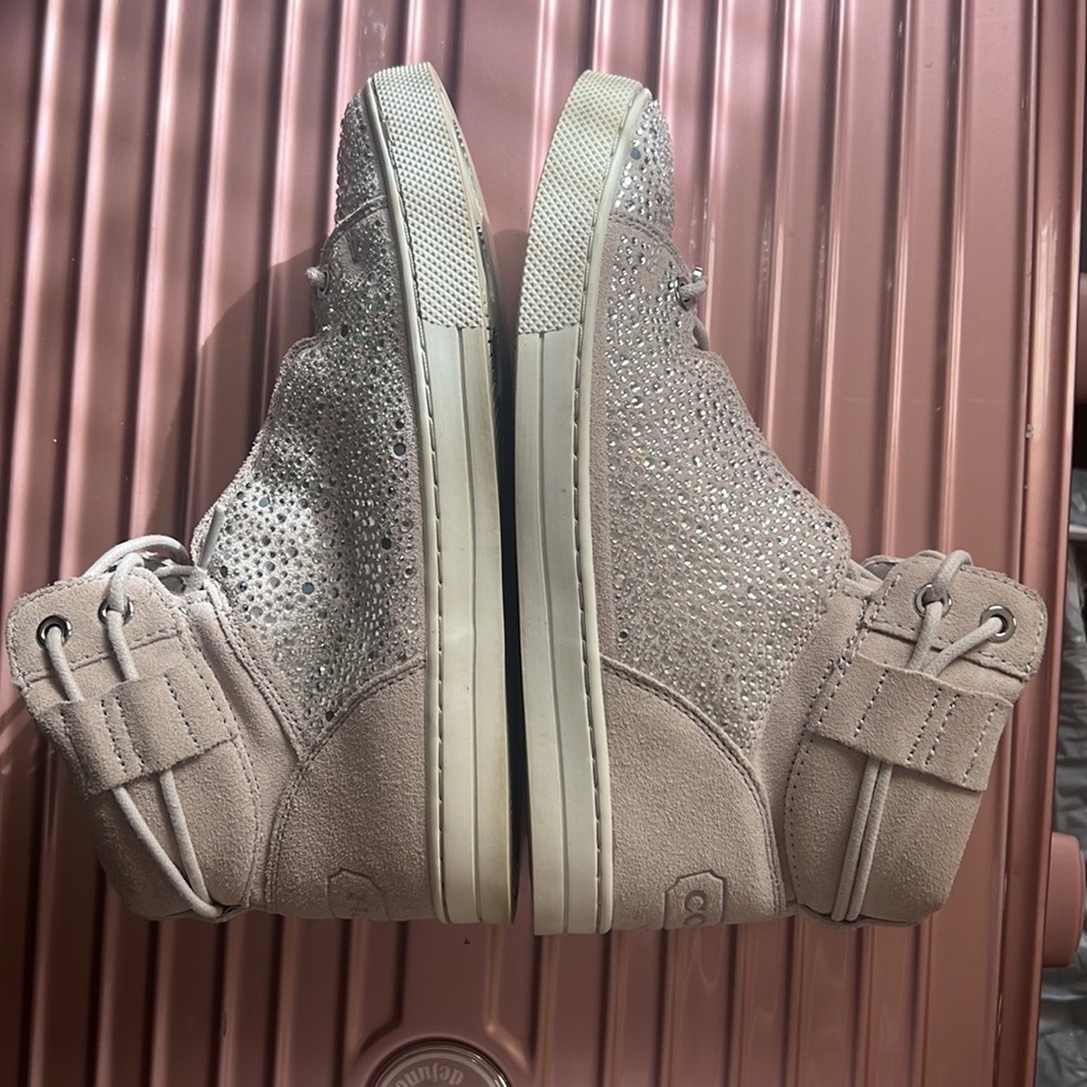 Sneakers high top.